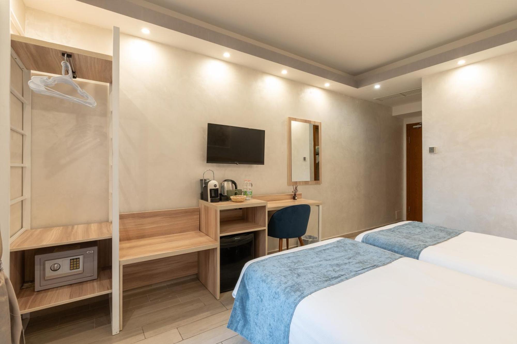 Drago D'Oro Guesthouse - Accross From Metro Vittorio Emanuele エクステリア 写真
