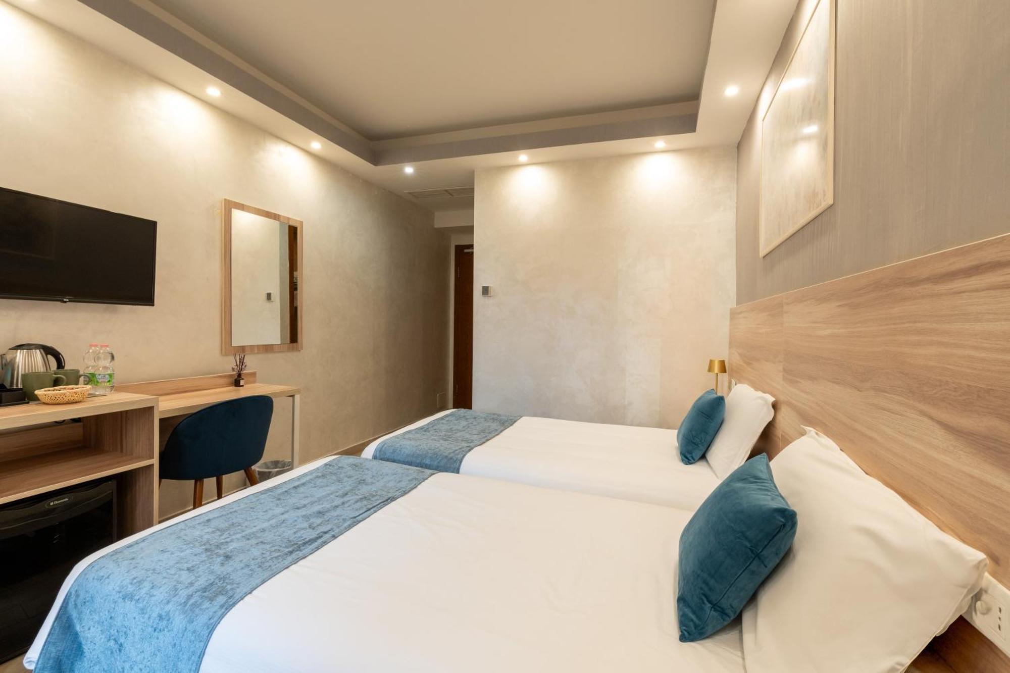 Drago D'Oro Guesthouse - Accross From Metro Vittorio Emanuele エクステリア 写真