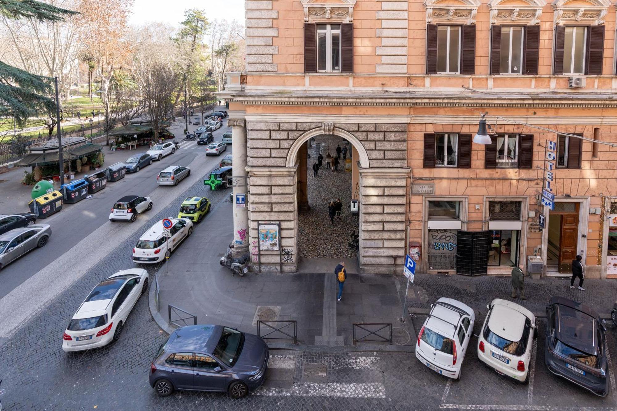 Drago D'Oro Guesthouse - Accross From Metro Vittorio Emanuele エクステリア 写真