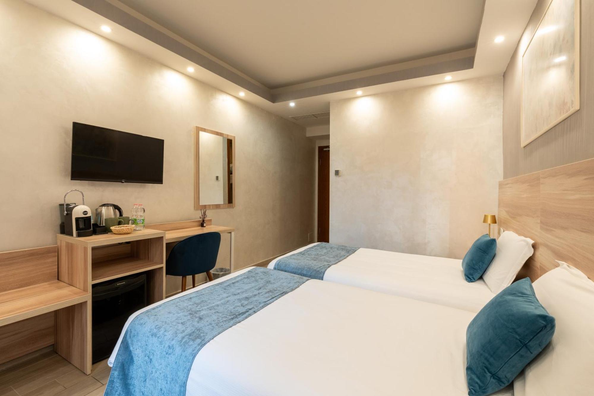 Drago D'Oro Guesthouse - Accross From Metro Vittorio Emanuele エクステリア 写真