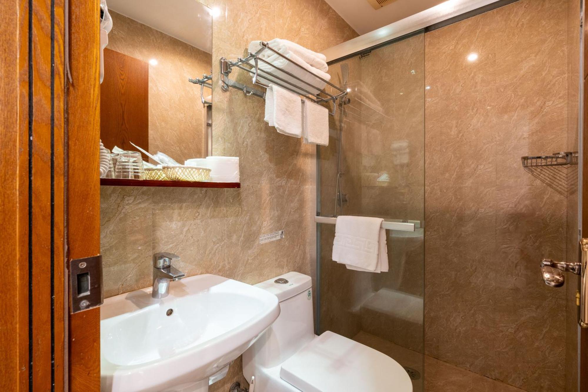 Drago D'Oro Guesthouse - Accross From Metro Vittorio Emanuele エクステリア 写真