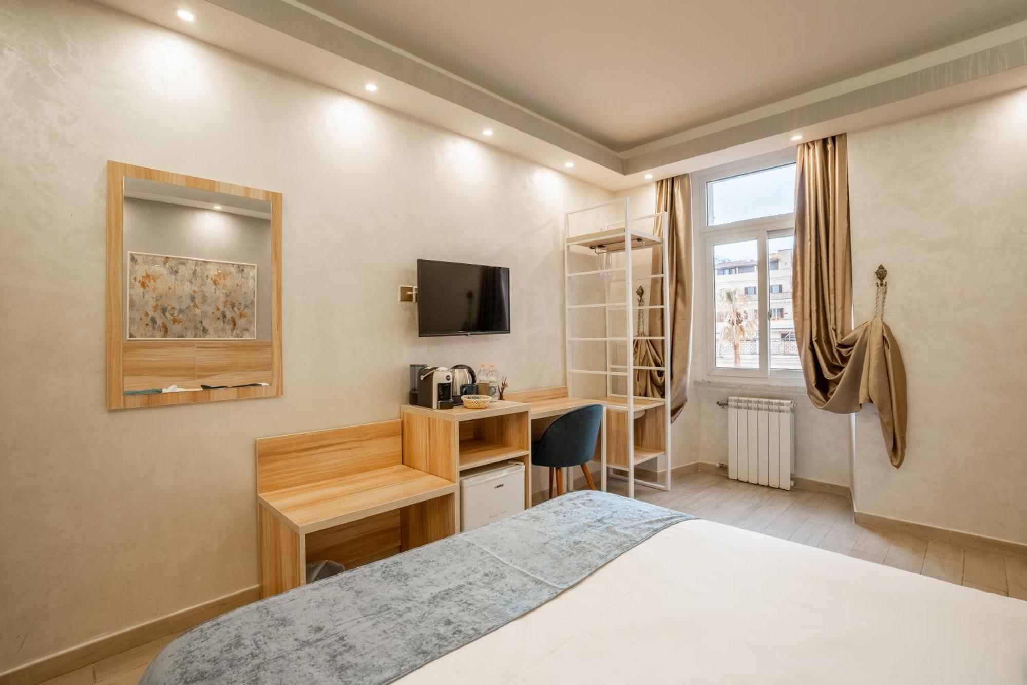 Drago D'Oro Guesthouse - Accross From Metro Vittorio Emanuele エクステリア 写真