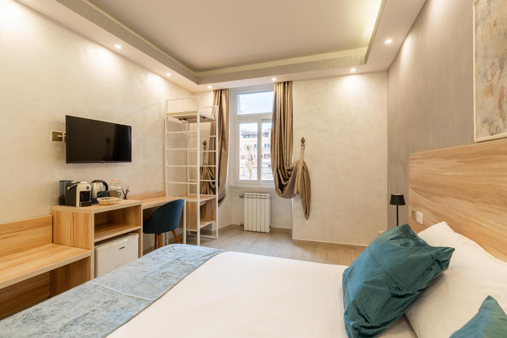 Drago D'Oro Guesthouse - Accross From Metro Vittorio Emanuele エクステリア 写真