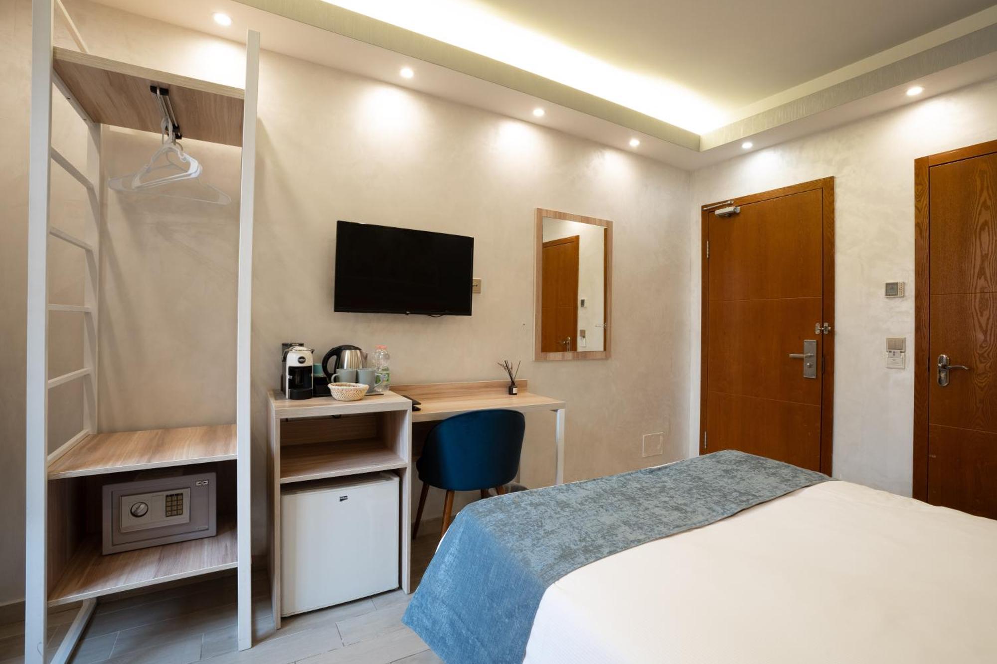 Drago D'Oro Guesthouse - Accross From Metro Vittorio Emanuele エクステリア 写真