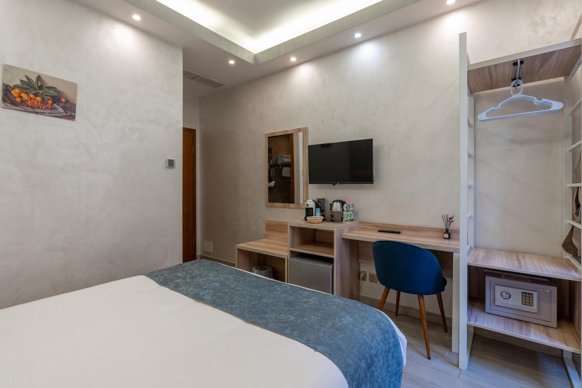 Drago D'Oro Guesthouse - Accross From Metro Vittorio Emanuele エクステリア 写真