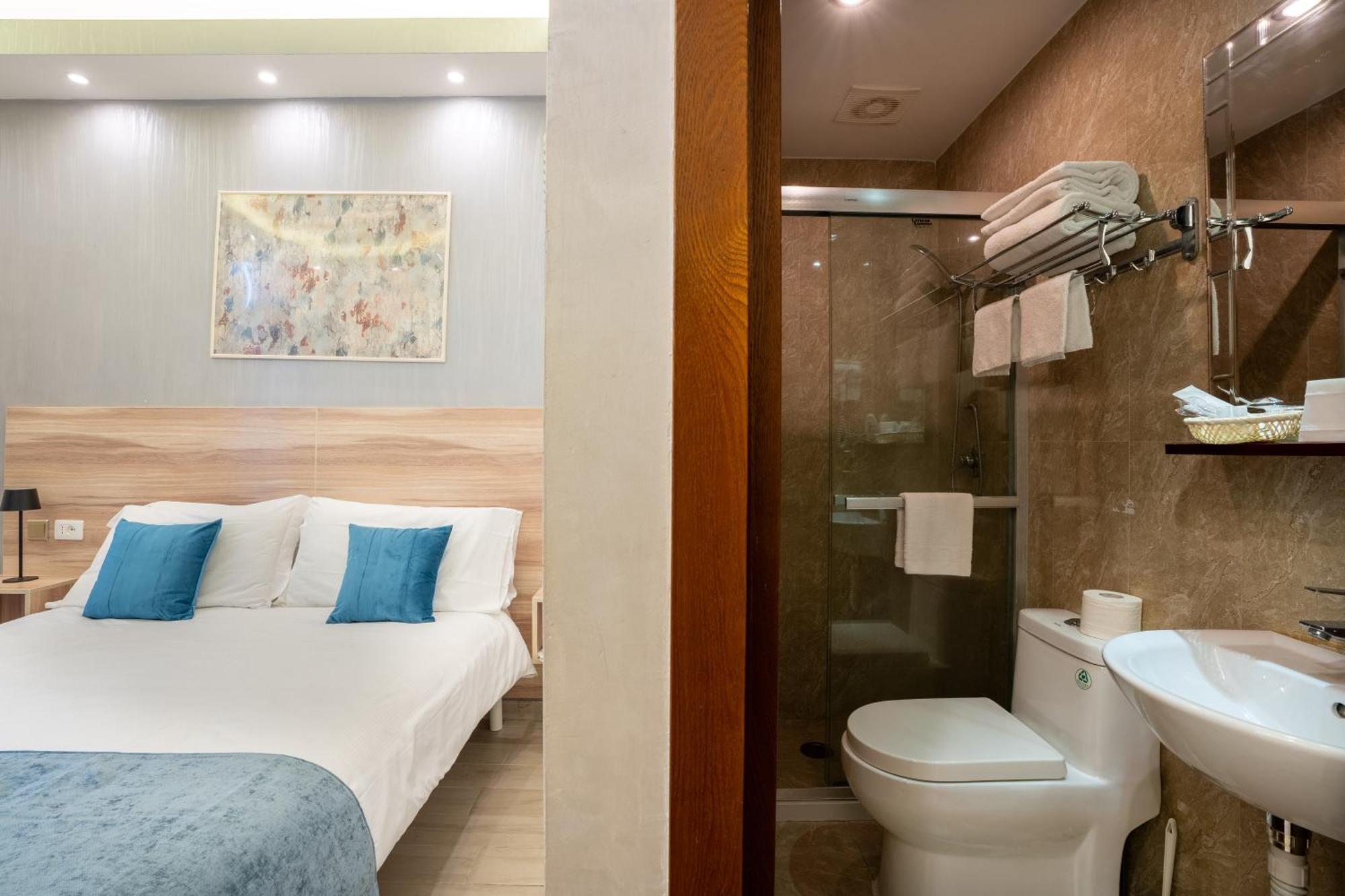 Drago D'Oro Guesthouse - Accross From Metro Vittorio Emanuele エクステリア 写真