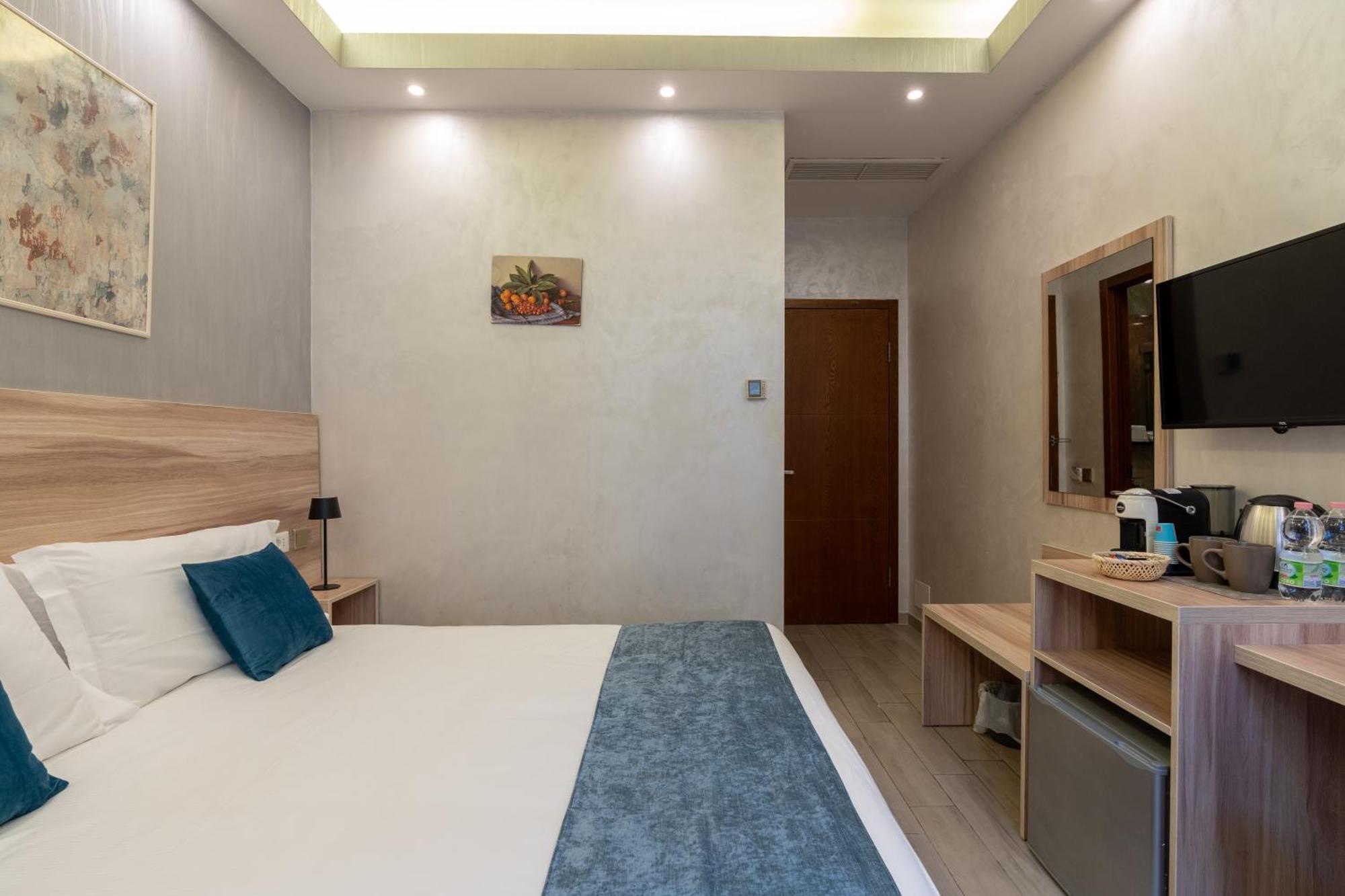 Drago D'Oro Guesthouse - Accross From Metro Vittorio Emanuele エクステリア 写真