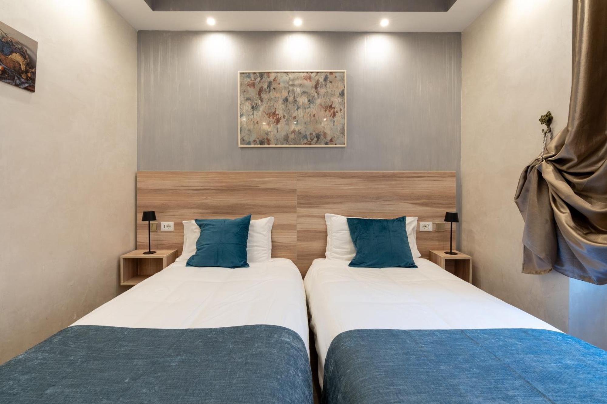 Drago D'Oro Guesthouse - Accross From Metro Vittorio Emanuele エクステリア 写真