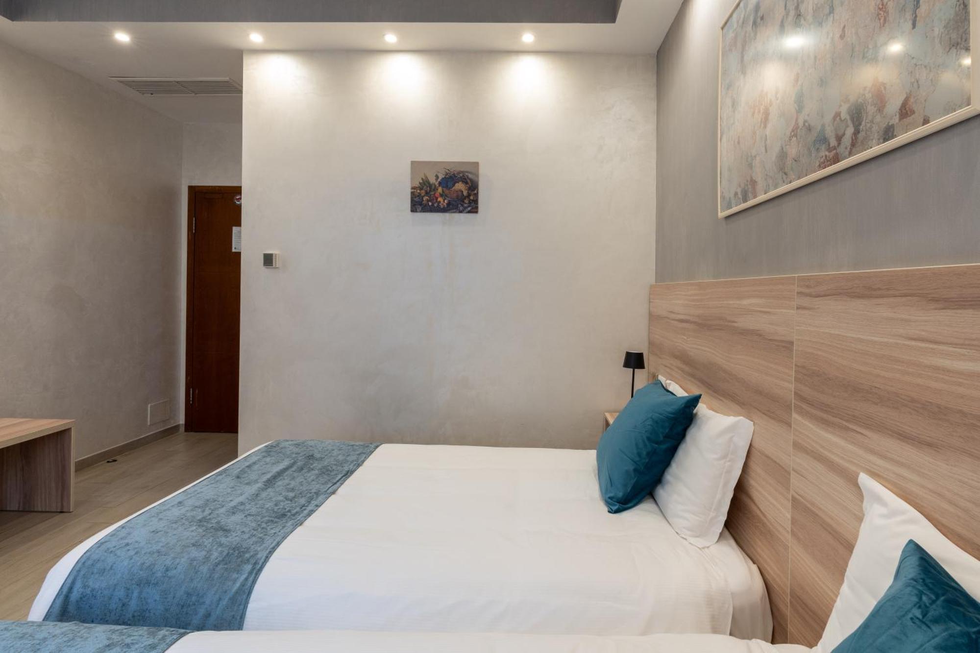 Drago D'Oro Guesthouse - Accross From Metro Vittorio Emanuele エクステリア 写真
