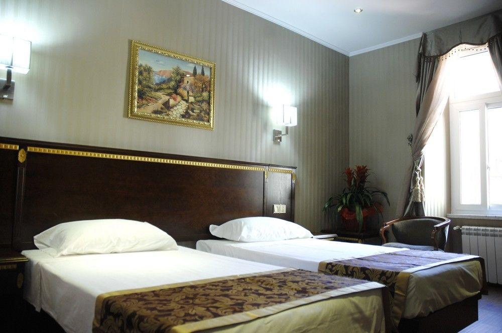 Drago D'Oro Guesthouse - Accross From Metro Vittorio Emanuele エクステリア 写真