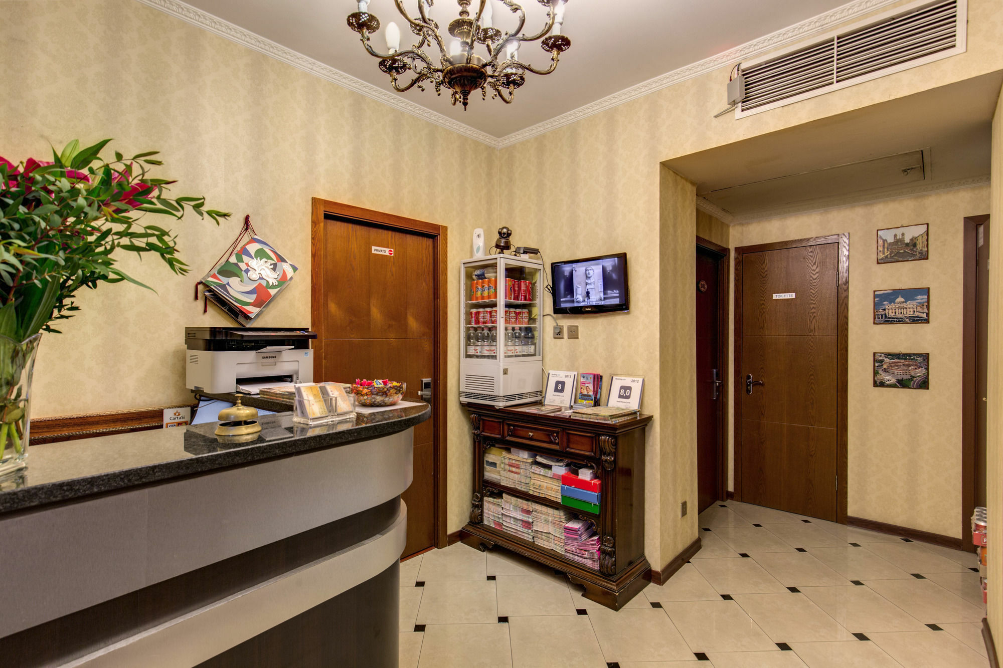 Drago D'Oro Guesthouse - Accross From Metro Vittorio Emanuele エクステリア 写真