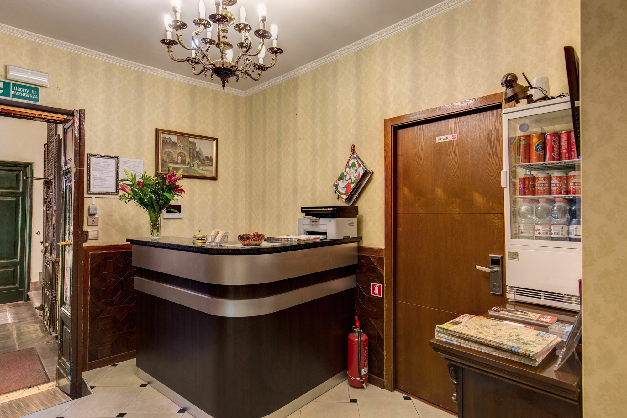 Drago D'Oro Guesthouse - Accross From Metro Vittorio Emanuele エクステリア 写真