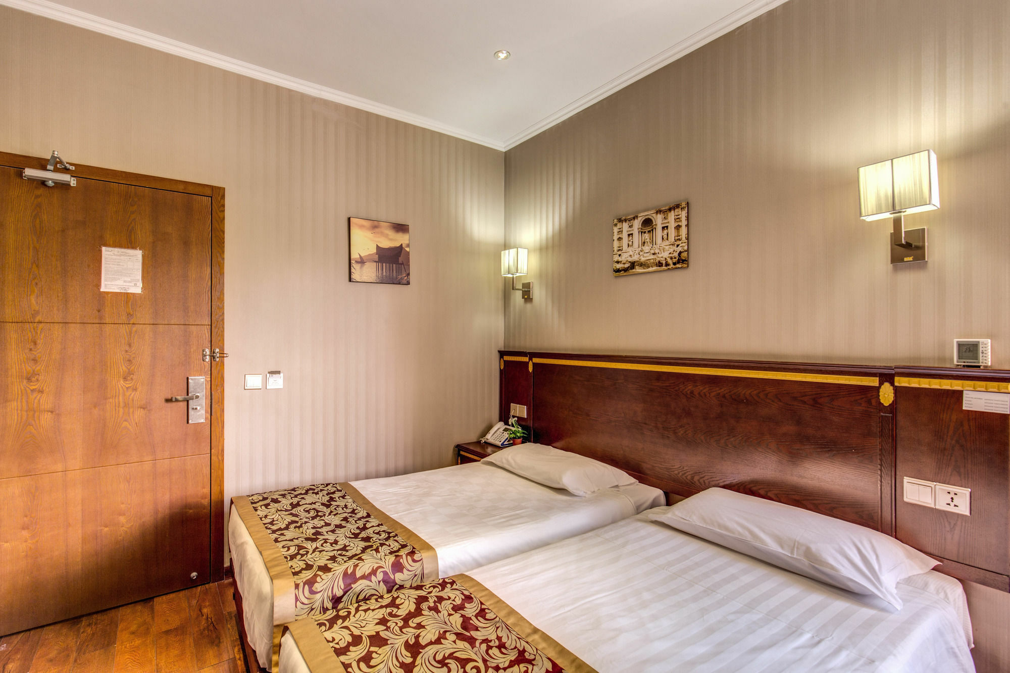 Drago D'Oro Guesthouse - Accross From Metro Vittorio Emanuele エクステリア 写真