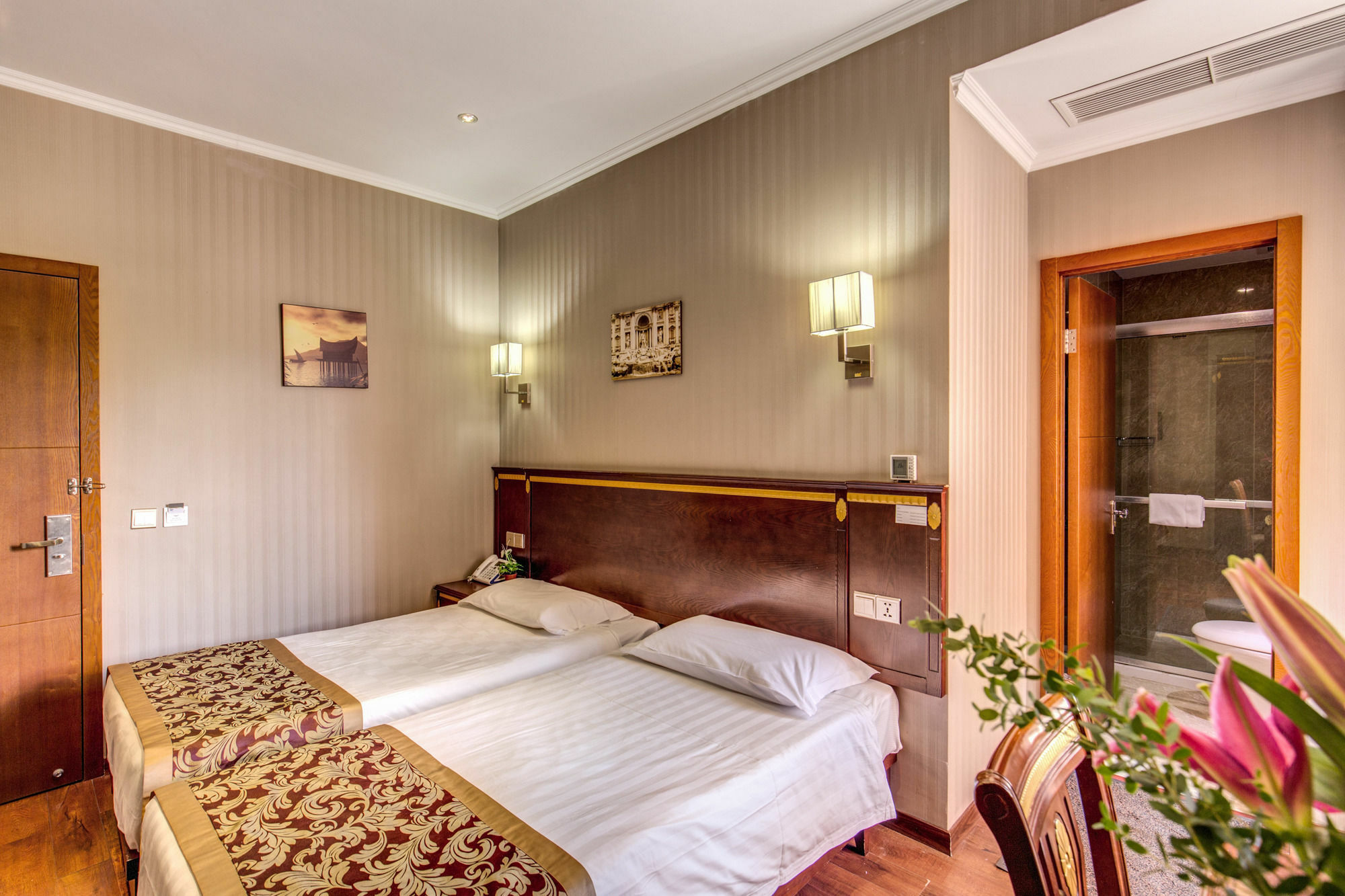 Drago D'Oro Guesthouse - Accross From Metro Vittorio Emanuele エクステリア 写真