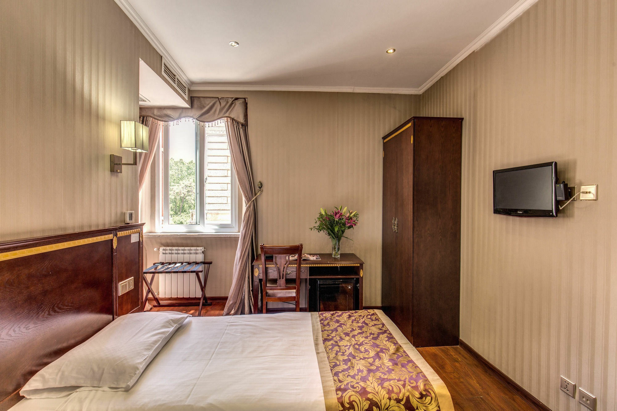 Drago D'Oro Guesthouse - Accross From Metro Vittorio Emanuele エクステリア 写真