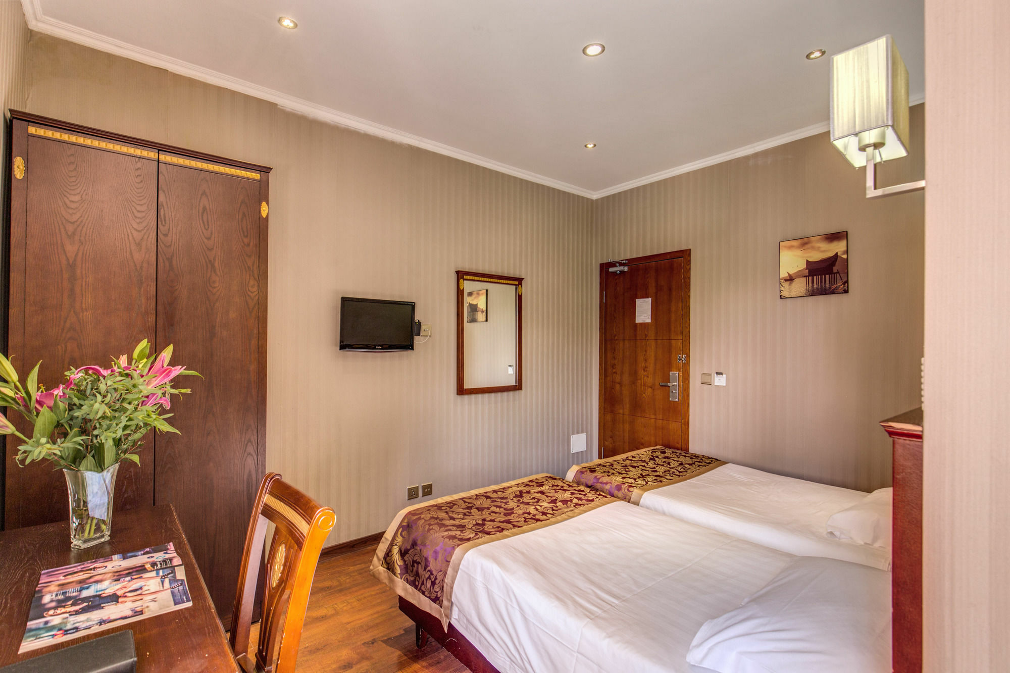 Drago D'Oro Guesthouse - Accross From Metro Vittorio Emanuele エクステリア 写真